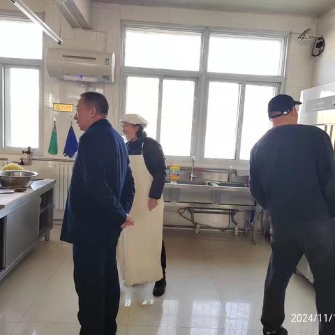 领导陪餐 以责相伴-----汀流河镇教育组领导陪餐活动