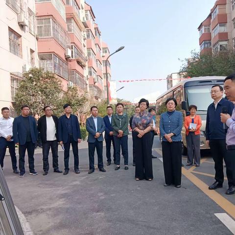 市人大常委会主任方婷带领人大视察组到金明池街道视察金康苑小区改造项目