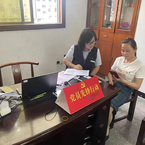 建行石狮濠江支行开展“金融服务进企业”活动——上门开卡惠民生 金融宣教护权益