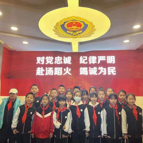 进队站 近消防 讲安全 培意识 养习惯 练为战 --城南小学走进太平消防救援大队接受消防安全培训