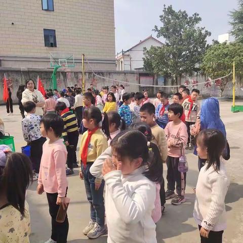 “学习雷锋精神，争做时代少年” 梅家小学学习雷锋精神活动