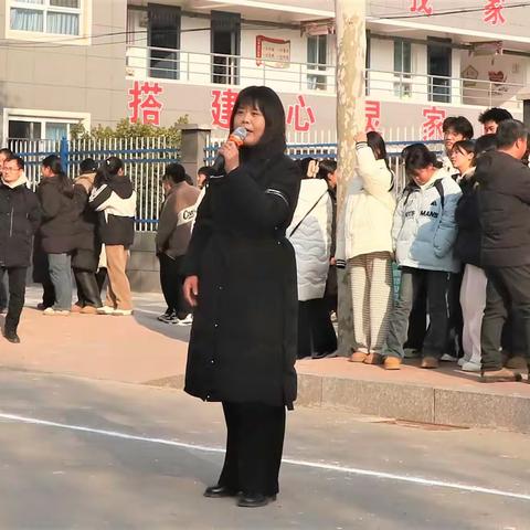 绳舞飞扬  师生风采 英才学校举办元旦跳绳拔河比赛