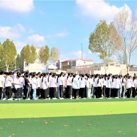 军训汇演展风采 英姿飒爽致青春 ——周口市淮阳区英才学校初中部国防教育活动圆满成功