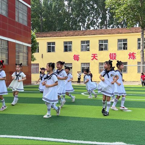 “欢乐童年，梦想飞扬”———冯庄乡中心小学六一文艺汇演