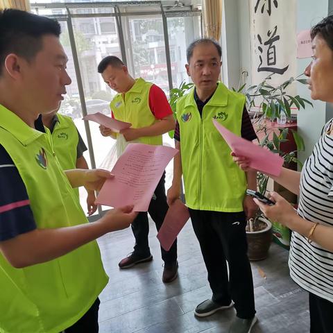 洁美中心党支部开展“垃圾分类放、定时投”宣传主题党日活动