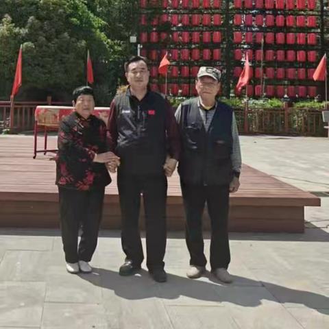 2025年“五一”假期，退伍老兵王干团长回老家陪伴父母 亲人