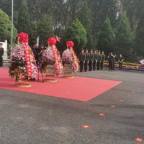 标题 铭记历史致敬英雄参加盘锦市向烈士纪念碑敬献花篮仪式