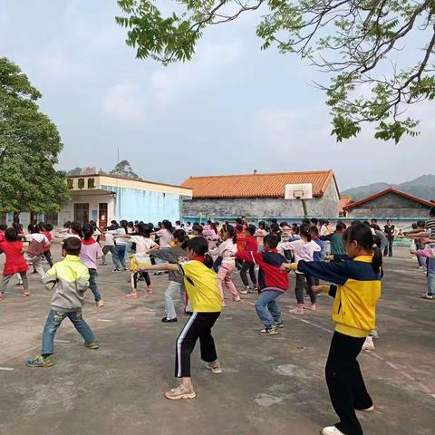 相机📷定格，记录你们的生活💓——浦北县平睦镇新丰小学一年级