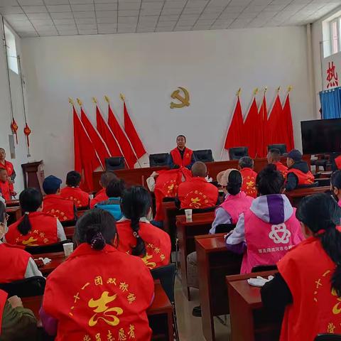 “双报到”聚力环境整治 ﻿“红马甲”共筑辖区新貌