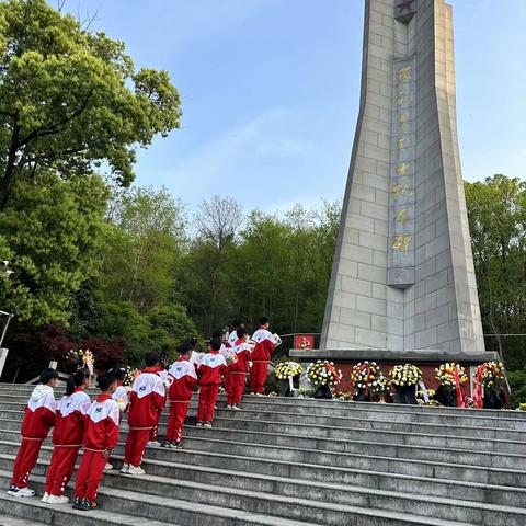 缅怀革命先烈 弘扬民族精神  零阳镇一完小407中队开展2023年清明文明祭扫英烈活动