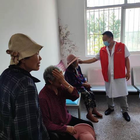 关爱老年人 义诊暖人心
