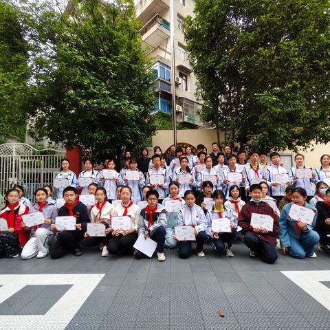书香萦校园，笔墨赋佳篇