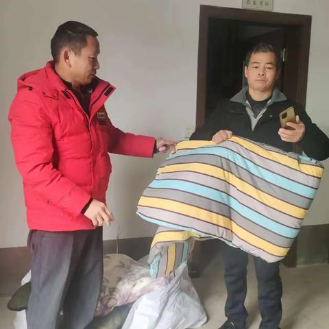 畚岭村走访慰问党员和群众,让真情关怀暖人心