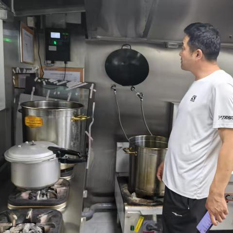 金茂府社区筹备组开展端午节前燃气安全巡查