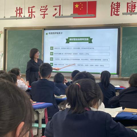 以“练”筑防  临“震”不慌——五洲观澜小学防震减灾应急疏散演练