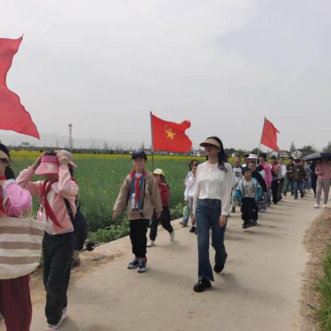 童游油菜花海，缅怀革命先烈——张寨小学小农二哥诗社研学实践活动
