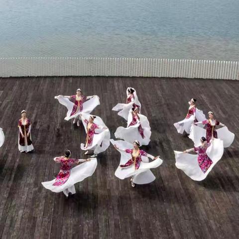 情暖桑榆绽芳华 文化养老焕新颜——遵义市分行深耕文化建设丰富退休干部生活