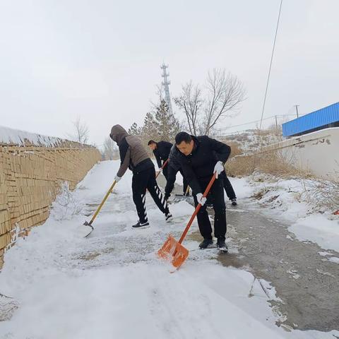 大古界社区开展“冬日暖人心，扫雪我先行”活动