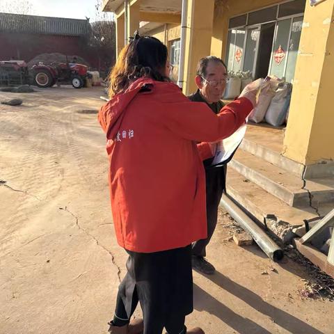 小雪时节社工行，禁毒宣传暖民心