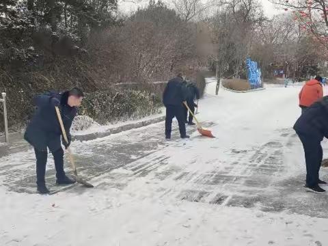 闻雪而动，确保群众如厕安全