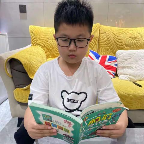 “双减”——读书伴成长。