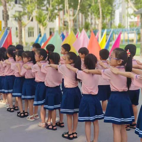 参观小学初体验、我与小学零距离 ——兰考县博宇幼儿园参观车站路实验中学、小学部实记