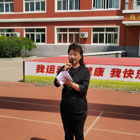 清水学校举行“传递激情,助力中考”师生接力赛暨课桌舞展示活动