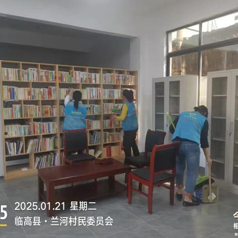 兰河村委会开展“农家书屋”活动