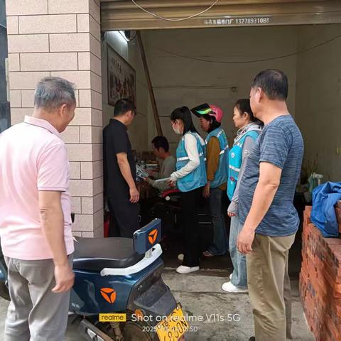 兰河村委会开展“新型毒品依托咪酯”禁毒宣传活动