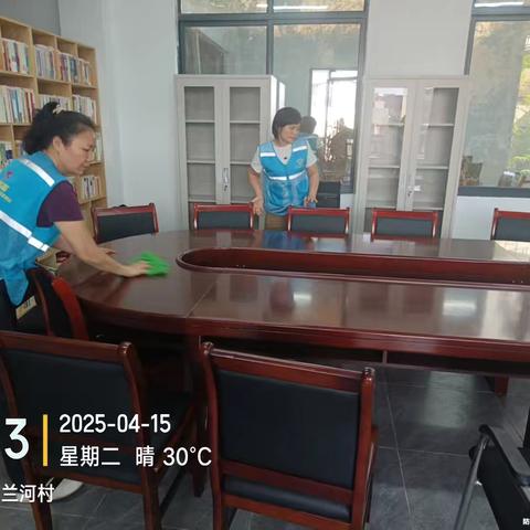 兰河村委会开展“农家书屋”活动