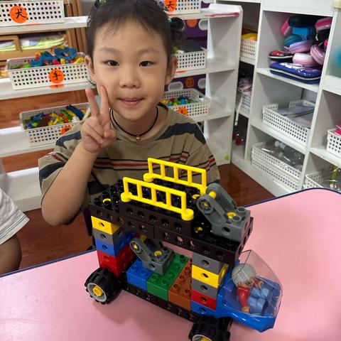 隋氏幼儿园中班乐高：景区观光车