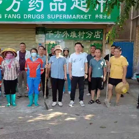 东和村委会持续组织开展环境卫生整治暨翻盆倒罐防蚊灭蚊行动