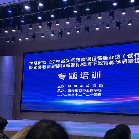 以课程标准为基准的课堂教学，以课程标准为依托的作业设计