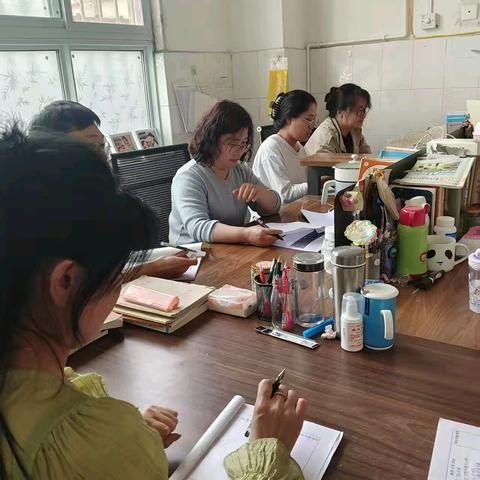 六塔镇牙头中心小学召开期中复习专题教研会