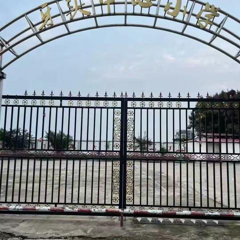 六塔镇牙头中心小学周三教研活动