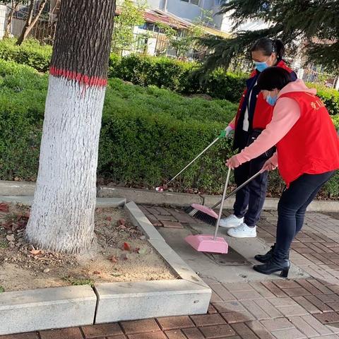 【共建共享星创建】寺坡街道奋飞社区开展“清洁环境卫生，确保居民健康”的清洁家园志愿者服务活动