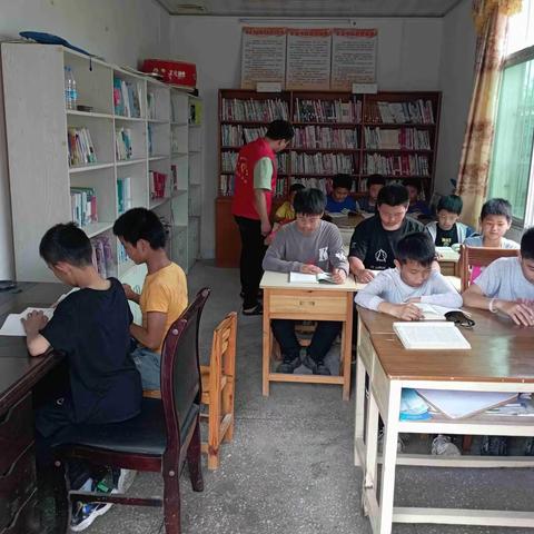 开展“书香伴我成长，阅读圆我梦想”主题活动