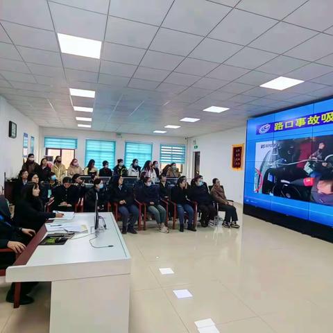 星月同辉携手共进                   打造和谐团队精神