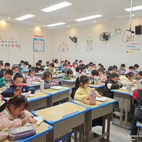 笔尖上的耕耘，墨香里的成长——华夏方圆学校2506班硬笔书法课