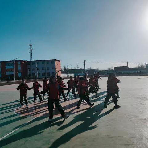 七彩旋律润童心 队列风采展少年——阳方口镇中心校广播操比赛纪实