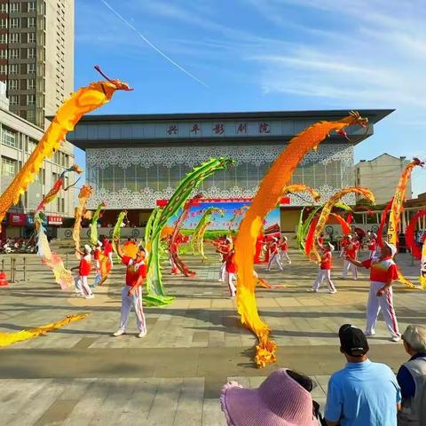 兴平市：离退休干部党支部开展“庆七一”活动