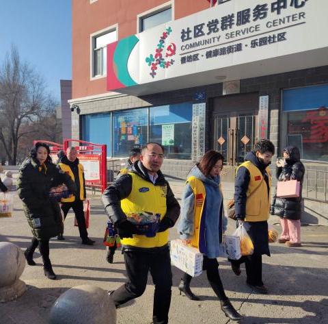 健康路街道乐园社区开展“邻里守望 互帮互助 党的温暖照进老旧小区——冬日暖阳”