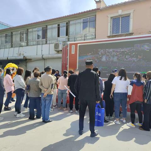 玉麟府西街社区开展“学消防、促平安、建和谐”志愿服务活动