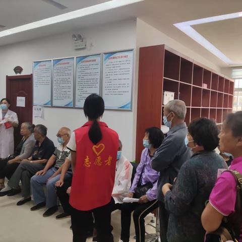 玉麟府西街社区党支部开展“免费体检进社区，便民服务暖人心”志愿服务活动