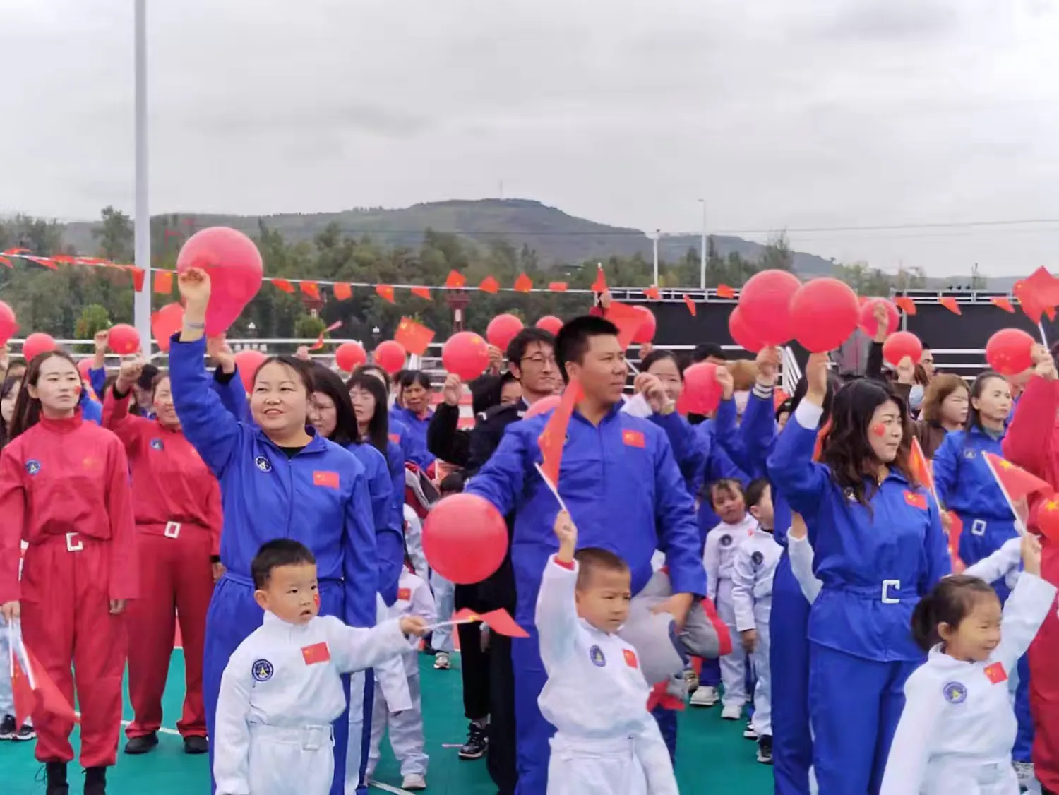 简篇-“中国梦·航天梦·我的梦”
迎国庆大型亲子活动