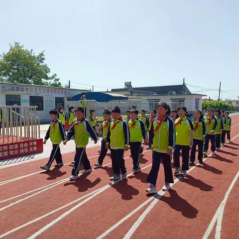 “防震减灾，珍爱生命”                  ----东港镇第二小学主题升旗仪式