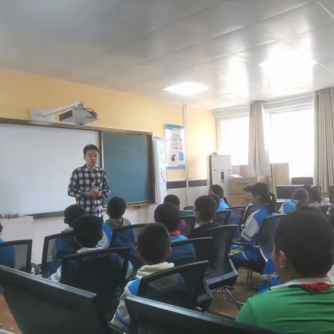 梁苑小学机器人社团