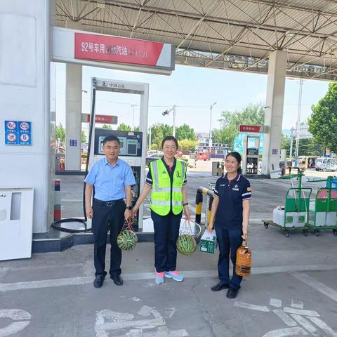 走基层访万家  真情关爱暖人心