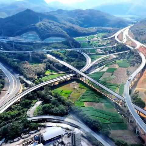 勐远至关累口岸高速公路勐远至关累镇段顺利建成通车运营