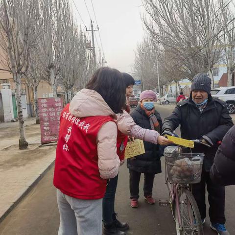 东兴街道包铝平安社区开展垃圾分类宣传活动